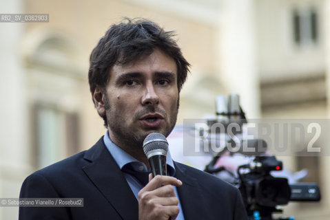 12 ottobre 2017 - Piazza di Montecitorio, Roma. Lonorevole Alessandro Di Battista del Movimento 5 Stelle alla manifestazione del Movimento 5 Stelle contro lapprovazione in parlamento della Legge Elettorale denominata Rosatellum. ©Sebastiano Vianello/Rosebud2