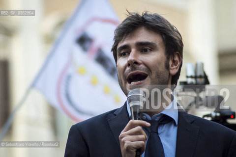 12 ottobre 2017 - Piazza di Montecitorio, Roma. Lonorevole Alessandro Di Battista del Movimento 5 Stelle alla manifestazione del Movimento 5 Stelle contro lapprovazione in parlamento della Legge Elettorale denominata Rosatellum. ©Sebastiano Vianello/Rosebud2