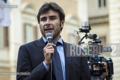 12 ottobre 2017 - Piazza di Montecitorio, Roma. Lonorevole Alessandro Di Battista del Movimento 5 Stelle alla manifestazione del Movimento 5 Stelle contro lapprovazione in parlamento della Legge Elettorale denominata Rosatellum. ©Sebastiano Vianello/Rosebud2