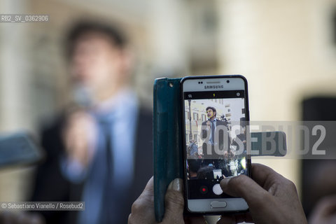 12 ottobre 2017 - Piazza di Montecitorio, Roma. Lonorevole Alessandro Di Battista del Movimento 5 Stelle alla manifestazione del Movimento 5 Stelle contro lapprovazione in parlamento della Legge Elettorale denominata Rosatellum. ©Sebastiano Vianello/Rosebud2