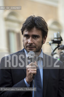 12 ottobre 2017 - Piazza di Montecitorio, Roma. Lonorevole Alessandro Di Battista del Movimento 5 Stelle alla manifestazione del Movimento 5 Stelle contro lapprovazione in parlamento della Legge Elettorale denominata Rosatellum. ©Sebastiano Vianello/Rosebud2