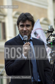 12 ottobre 2017 - Piazza di Montecitorio, Roma. Lonorevole Alessandro Di Battista del Movimento 5 Stelle alla manifestazione del Movimento 5 Stelle contro lapprovazione in parlamento della Legge Elettorale denominata Rosatellum. ©Sebastiano Vianello/Rosebud2