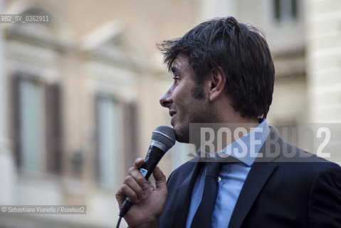 12 ottobre 2017 - Piazza di Montecitorio, Roma. Lonorevole Alessandro Di Battista del Movimento 5 Stelle alla manifestazione del Movimento 5 Stelle contro lapprovazione in parlamento della Legge Elettorale denominata Rosatellum. ©Sebastiano Vianello/Rosebud2