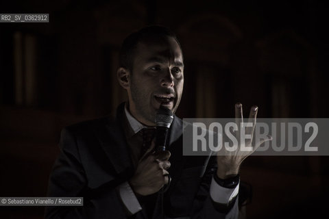 12 ottobre 2017 - Piazza di Montecitorio, Roma. Lonorevole Manlio Di Stefano del Movimento 5 Stelle alla manifestazione del Movimento 5 Stelle contro lapprovazione in parlamento della Legge Elettorale denominata Rosatellum. ©Sebastiano Vianello/Rosebud2