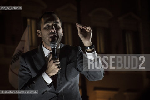 12 ottobre 2017 - Piazza di Montecitorio, Roma. Lonorevole Manlio Di Stefano del Movimento 5 Stelle alla manifestazione del Movimento 5 Stelle contro lapprovazione in parlamento della Legge Elettorale denominata Rosatellum. ©Sebastiano Vianello/Rosebud2