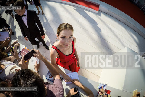 Lido di Venezia, 30 agosto 2018. Lattrice canadese Hannah Gross, tra gli interpreti del film The Mountain, in concorso alla 75a Mostra del Cinema di venezia, firma autografi sul red carpet. . ©Sebastiano Vianello/Rosebud2