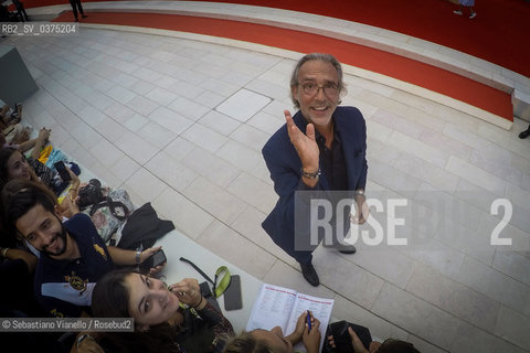 Lido di Venezia, 2 settembre 2018. Lattore e doppiatore Luca Ward sul red carpet del Lido per la 75a Mostra del Cinema di Venezia.  ©Sebastiano Vianello/Rosebud2