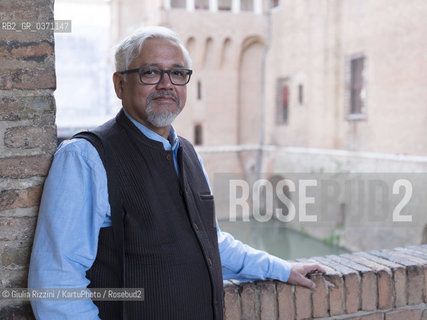 Ferrara, settembre 2017. Il giornalista e antropologo indiano Amitav Ghosh ospite al Festival di Internazionale. Il suo ultimo libro è “La grande cecità: il cambiamento climatico e l’impensabile” (Neri Pozza 2017)...Ferrara, september 2017. The Indian journalist, author and anthropologist Amitav Ghosh attends Internazionale Festival. His last book is “The great derangement: climate change and the unthinkable” (University Of Chicago Press 2016).
 ©Giulia Rizzini/KartuPhoto/Rosebud2