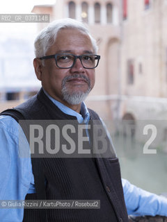 Ferrara, settembre 2017. Il giornalista e antropologo indiano Amitav Ghosh ospite al Festival di Internazionale. Il suo ultimo libro è “La grande cecità: il cambiamento climatico e l’impensabile” (Neri Pozza 2017)...Ferrara, september 2017. The Indian journalist, author and anthropologist Amitav Ghosh attends Internazionale Festival. His last book is “The great derangement: climate change and the unthinkable” (University Of Chicago Press 2016)..
 ©Giulia Rizzini/KartuPhoto/Rosebud2