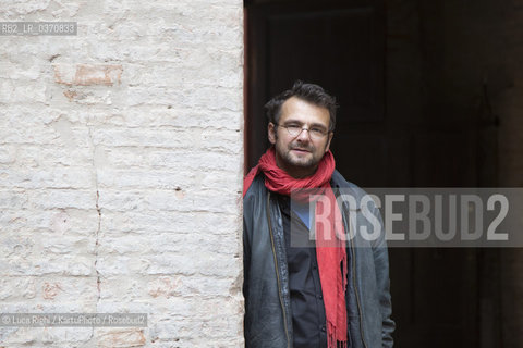 Wolfgang Bauer è un giornalista tedesco del settimanale Die Zeit. È laureato in studi islamici, geografia e storia.  È al festival di Internazionale a Ferrara per presentare il suo ultimo libro Le ragazze rapite. Boko haram e il terrore nel cuore dell’Africa (La Nuova Frontiera 2017)...Wolfgang Bauer is a German journalist of weekly newspaper Die Zeit. He graduated in Islamic studies, geography and history. Hès in Ferrara at Internazionale Festival to introduce his last book: Stolen girls: survivors of Boko haram tell their story (The New Press 2017).  ©Luca Righi/KartuPhoto/Rosebud2