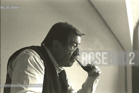 05 Oct 1995, GOTTINGEN, BASSE-SAXE, Federal Republic of Germany --- WRITER GUNTER GRASS PUBLISHES EIN WEITES FELD  ©Sophie Bassouls/Leemage/Rosebud2