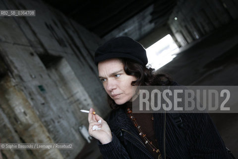 Portrait de Asli Erdogan, photos prises a Saint-Nazaire (Saint Nazaire, France) dans lancienne base des sous-marins allemands, le 21/11/2009  ©Sophie Bassouls/Leemage/Rosebud2