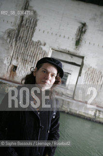 Portrait de Asli Erdogan, photos prises a Saint-Nazaire (Saint Nazaire, France) dans lancienne base des sous-marins allemands, le 21/11/2009  ©Sophie Bassouls/Leemage/Rosebud2