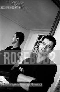 Emmanuel Carrere, 11 novembre 2003  ©Sophie Bassouls/Leemage/Rosebud2