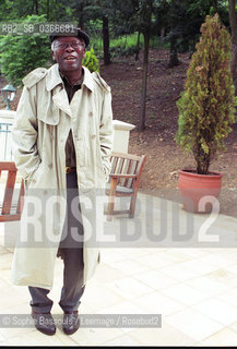 Lewis Nkosi, 4 fevrier 2005  ©Sophie Bassouls/Leemage/Rosebud2