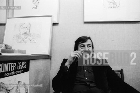 20 Oct 1975 --- Writer Gunter Grass with His Drawings  ©Sophie Bassouls/Leemage/Rosebud2