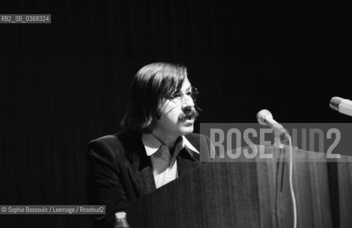 20 Oct 1975 --- Writer Gunter Grass Speaking at Lectern  ©Sophie Bassouls/Leemage/Rosebud2