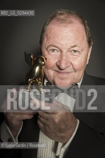 Roy Andersson;.LEONE D’ORO per il miglior film a:.EN DUVA SATT PÅ EN GREN OCH FUNDERADE PÅ TILLVARON.(A PIGEON SAT ON A BRANCH REFLECTING ON EXISTENCE).di Roy Andersson (Svezia, Germania, Norvegia, Francia) ©Lucia Gardin/Rosebud2