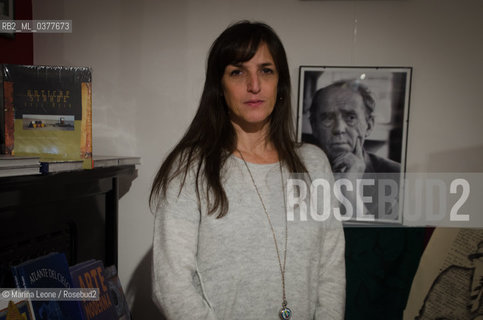 Uruguayan writer Vera Giaconi presents her new book Persone Care, published in Italy by Sur, at Tempo Ritrovato bookstore in Milan. La scrittrice uruguaiana Vera Giaconi presenta il suo nuovo libro Persone Care, pubblicato da Sur, alla libreria Tempo Ritrovato a Milano ©Marina Leone/Rosebud2