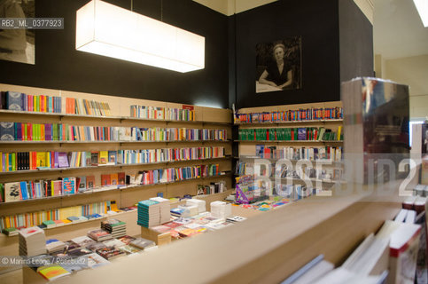 La libreria il Delfino è stata riconosciuta Miglior Libreria dItalia dalla  Scuola per Librai Umberto ed Elisabetta Mauri. Pavia, 5 Marzo 2019 Il Delfino bookstore was awarded as Best Italian bookstore by  Scuola per Librai Umberto ed Elisabetta Mauri. Pavia, March 5th, 2019 ©Marina Leone/Rosebud2