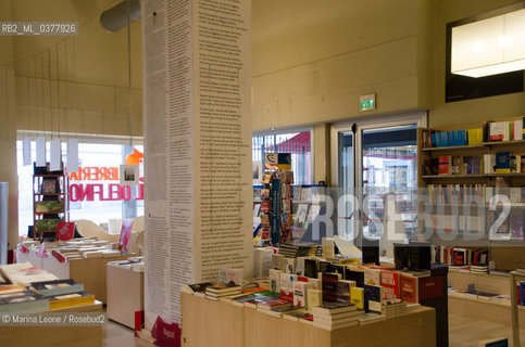 La libreria il Delfino è stata riconosciuta Miglior Libreria dItalia dalla  Scuola per Librai Umberto ed Elisabetta Mauri. Pavia, 5 Marzo 2019 Il Delfino bookstore was awarded as Best Italian bookstore by  Scuola per Librai Umberto ed Elisabetta Mauri. Pavia, March 5th, 2019 ©Marina Leone/Rosebud2