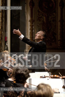 conductor Claudio Abbado with Mahler Chamber orchestra Ferrara Teatro Comunale 2007 ©Marco Nirmal Caselli/Rosebud2