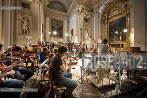 conductor Claudio Abbado with Mozart Orchestra  Bologna Chiesa di Santa Cristina 2009 Progetto Gian Battista Pergolesi ©Marco Nirmal Caselli/Rosebud2