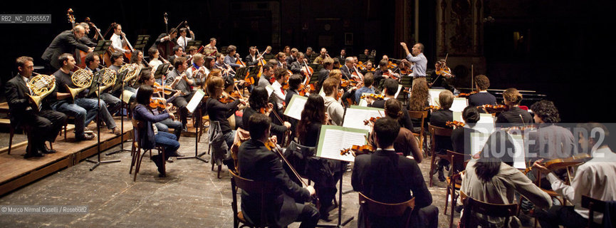 conductor Claudio Abbado with Mozart Orchestra  FERRARA Teatro Comunale 2010 ©Marco Nirmal Caselli/Rosebud2