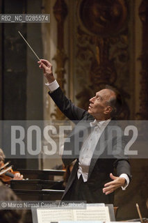 conductor Claudio Abbado with Mahler Chamber orchestra Ferrara Teatro Comunale 2007 ©Marco Nirmal Caselli/Rosebud2