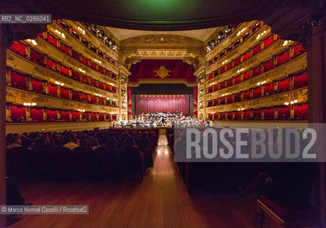 conductor Claudio Abbado with Mahler Chamber orchestra Ferrara Teatro Comunale 2007 ©Marco Nirmal Caselli/Rosebud2