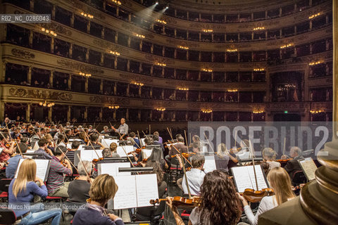 conductor Claudio Abbado with Mahler Chamber orchestra Ferrara Teatro Comunale 2007 ©Marco Nirmal Caselli/Rosebud2