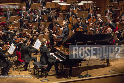 Bologna, Auditorium Manzoni.GIOVEDÍ 14 MARZO | ore 20.00.ORCHESTRA MOZART .CLAUDIO ABBADO direttore.JAN LISIECKI pianoforte ©Marco Nirmal Caselli/Rosebud2