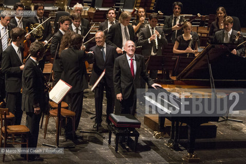 STAGIONE 2012/2013 FERRARA MUSICA   Concerto straordinario per la città di Ferrara.Domenica 23 settembre 2012.Teatro Comunale di Ferrara..LUCERNE FESTIVAL ORCHESTRA.MAURIZIO POLLINI, pianoforte/piano.CLAUDIO ABBADO, direttore/conductor ©Marco Nirmal Caselli/Rosebud2