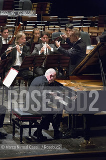 STAGIONE 2012/2013 FERRARA MUSICA   Concerto straordinario per la città di Ferrara.Domenica 23 settembre 2012.Teatro Comunale di Ferrara..LUCERNE FESTIVAL ORCHESTRA.MAURIZIO POLLINI, pianoforte/piano.CLAUDIO ABBADO, direttore/conductor ©Marco Nirmal Caselli/Rosebud2