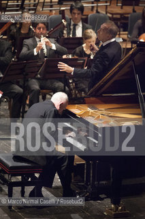 STAGIONE 2012/2013 FERRARA MUSICA   Concerto straordinario per la città di Ferrara.Domenica 23 settembre 2012.Teatro Comunale di Ferrara..LUCERNE FESTIVAL ORCHESTRA.MAURIZIO POLLINI, pianoforte/piano.CLAUDIO ABBADO, direttore/conductor ©Marco Nirmal Caselli/Rosebud2