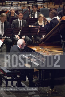 STAGIONE 2012/2013 FERRARA MUSICA   Concerto straordinario per la città di Ferrara.Domenica 23 settembre 2012.Teatro Comunale di Ferrara..LUCERNE FESTIVAL ORCHESTRA.MAURIZIO POLLINI, pianoforte/piano.CLAUDIO ABBADO, direttore/conductor ©Marco Nirmal Caselli/Rosebud2