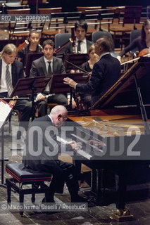 STAGIONE 2012/2013 FERRARA MUSICA   Concerto straordinario per la città di Ferrara.Domenica 23 settembre 2012.Teatro Comunale di Ferrara..LUCERNE FESTIVAL ORCHESTRA.MAURIZIO POLLINI, pianoforte/piano.CLAUDIO ABBADO, direttore/conductor ©Marco Nirmal Caselli/Rosebud2