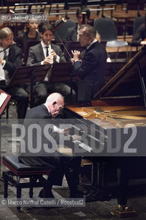 STAGIONE 2012/2013 FERRARA MUSICA   Concerto straordinario per la città di Ferrara.Domenica 23 settembre 2012.Teatro Comunale di Ferrara..LUCERNE FESTIVAL ORCHESTRA.MAURIZIO POLLINI, pianoforte/piano.CLAUDIO ABBADO, direttore/conductor ©Marco Nirmal Caselli/Rosebud2