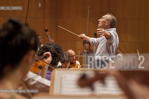 ORCHESTRA MOZART CLAUDIO ABBADO direttore.HÉLÈNE GRIMAUD pianoforte Bologna, Auditorium Manzoni  31 Maggio 2011 durante le prove ©Marco Nirmal Caselli/Rosebud2
