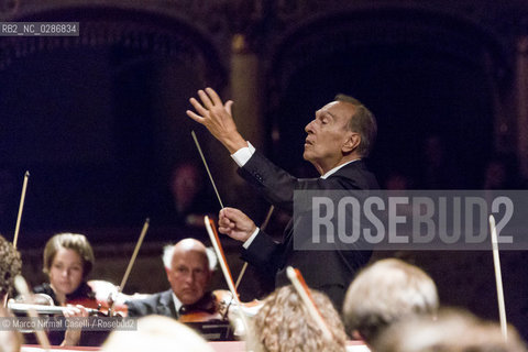 STAGIONE 2012/2013 FERRARA MUSICA   Concerto straordinario per la città di Ferrara.Domenica 23 settembre 2012.Teatro Comunale di Ferrara..LUCERNE FESTIVAL ORCHESTRA.MAURIZIO POLLINI, pianoforte/piano.CLAUDIO ABBADO, direttore/conductor ©Marco Nirmal Caselli/Rosebud2