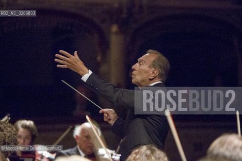 STAGIONE 2012/2013 FERRARA MUSICA   Concerto straordinario per la città di Ferrara.Domenica 23 settembre 2012.Teatro Comunale di Ferrara..LUCERNE FESTIVAL ORCHESTRA.MAURIZIO POLLINI, pianoforte/piano.CLAUDIO ABBADO, direttore/conductor ©Marco Nirmal Caselli/Rosebud2