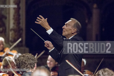 STAGIONE 2012/2013 FERRARA MUSICA   Concerto straordinario per la città di Ferrara.Domenica 23 settembre 2012.Teatro Comunale di Ferrara..LUCERNE FESTIVAL ORCHESTRA.MAURIZIO POLLINI, pianoforte/piano.CLAUDIO ABBADO, direttore/conductor ©Marco Nirmal Caselli/Rosebud2