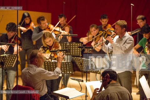 Claudio Abbado prove inaugurazione AUDITORIUM DEL CASTELLO LAquila 05_10_2012 LAuditorium del Parco, anche noto come Auditorium del Castello in virtù della sua collocazione, è un complesso ad uso musicale e teatrale situato allAquila, allinterno del parco del Forte spagnolo. Nato da unidea di Claudio Abbado e progettato dallarchitetto Renzo Piano, è stato realizzato grazie al contributo della provincia autonoma di Trento in segno di solidarietà dopo le distruzioni del terremoto del 2009. ©Marco Nirmal Caselli/Rosebud2