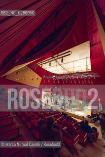 Claudio Abbado prove inaugurazione AUDITORIUM DEL CASTELLO LAquila 05_10_2012 LAuditorium del Parco, anche noto come Auditorium del Castello in virtù della sua collocazione, è un complesso ad uso musicale e teatrale situato allAquila, allinterno del parco del Forte spagnolo. Nato da unidea di Claudio Abbado e progettato dallarchitetto Renzo Piano, è stato realizzato grazie al contributo della provincia autonoma di Trento in segno di solidarietà dopo le distruzioni del terremoto del 2009. ©Marco Nirmal Caselli/Rosebud2