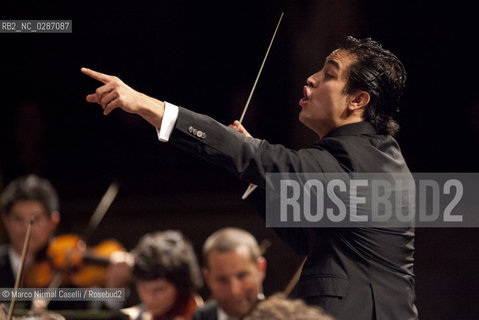 FERRARA MUSICA stagione 2010/11 MAHLER CHAMBER ORCHESTRA.ORCHESTRA MOZART.DIEGO MATHEUZ,direttore.VADIM REPIN, violino  Teatro Comunale di Ferrara ,12 Aprile 2011 ©Marco Nirmal Caselli/Rosebud2