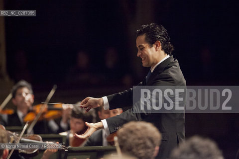 FERRARA MUSICA stagione 2010/11 MAHLER CHAMBER ORCHESTRA.ORCHESTRA MOZART.DIEGO MATHEUZ,direttore.VADIM REPIN, violino  Teatro Comunale di Ferrara ,12 Aprile 2011 ©Marco Nirmal Caselli/Rosebud2