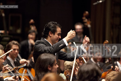 FERRARA MUSICA stagione 2010/11 MAHLER CHAMBER ORCHESTRA.ORCHESTRA MOZART.DIEGO MATHEUZ,direttore.VADIM REPIN, violino  Teatro Comunale di Ferrara ,12 Aprile 2011 ©Marco Nirmal Caselli/Rosebud2