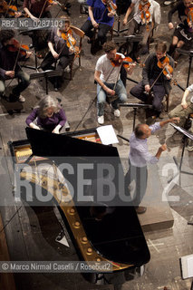 MAHLER CHAMBER ORCHESTRA.ORCHESTRA MOZART.CLAUDIO ABBADO, direttore.MARTHA ARGERICH, pianoforte.Estonian Philharmonic Chamber Choir  14/04/2011 Ferrara Teatro Comunale ©Marco Nirmal Caselli/Rosebud2