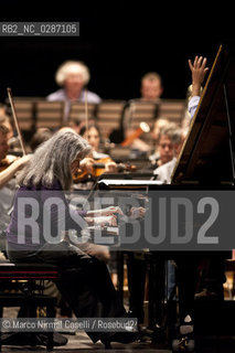 MAHLER CHAMBER ORCHESTRA.ORCHESTRA MOZART.CLAUDIO ABBADO, direttore.MARTHA ARGERICH, pianoforte.Estonian Philharmonic Chamber Choir  14/04/2011 Ferrara Teatro Comunale ©Marco Nirmal Caselli/Rosebud2
