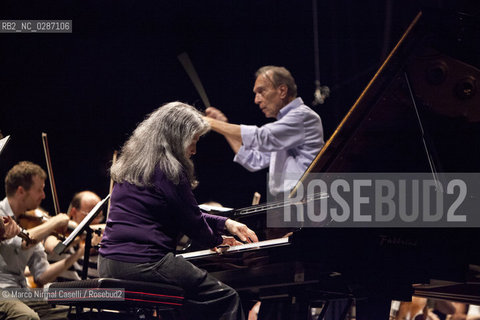 MAHLER CHAMBER ORCHESTRA.ORCHESTRA MOZART.CLAUDIO ABBADO, direttore.MARTHA ARGERICH, pianoforte.Estonian Philharmonic Chamber Choir  14/04/2011 Ferrara Teatro Comunale ©Marco Nirmal Caselli/Rosebud2